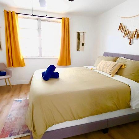 Intimate Casita Mia Minutes Away From Airport, Calle 8, Brickell, Coral Gables, The Beach And More! Miami Bagian luar foto