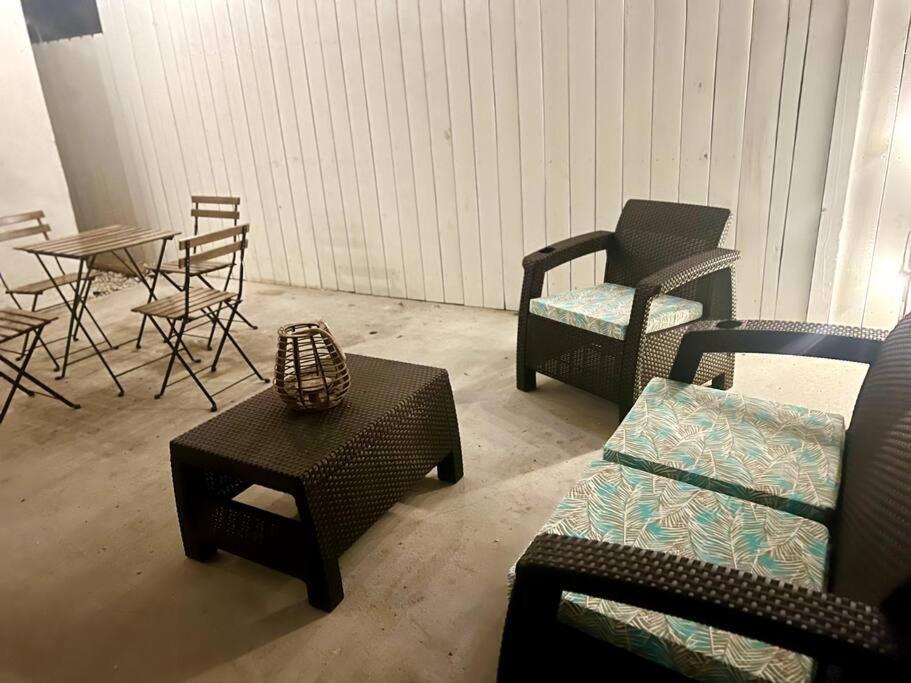 Intimate Casita Mia Minutes Away From Airport, Calle 8, Brickell, Coral Gables, The Beach And More! Miami Bagian luar foto