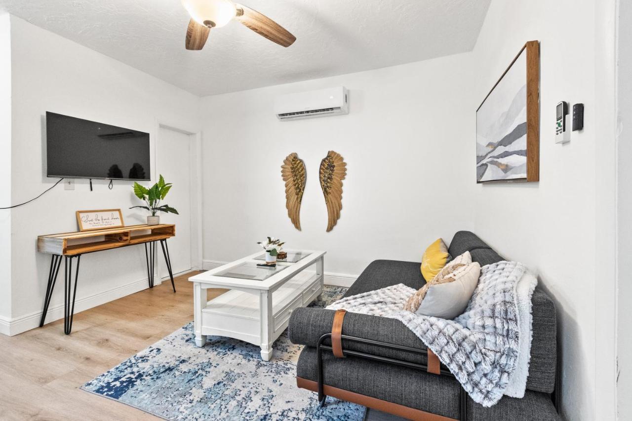 Intimate Casita Mia Minutes Away From Airport, Calle 8, Brickell, Coral Gables, The Beach And More! Miami Bagian luar foto