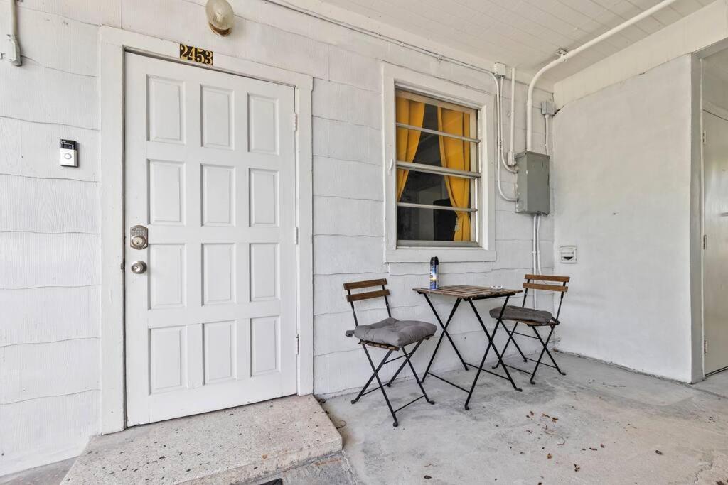 Intimate Casita Mia Minutes Away From Airport, Calle 8, Brickell, Coral Gables, The Beach And More! Miami Bagian luar foto