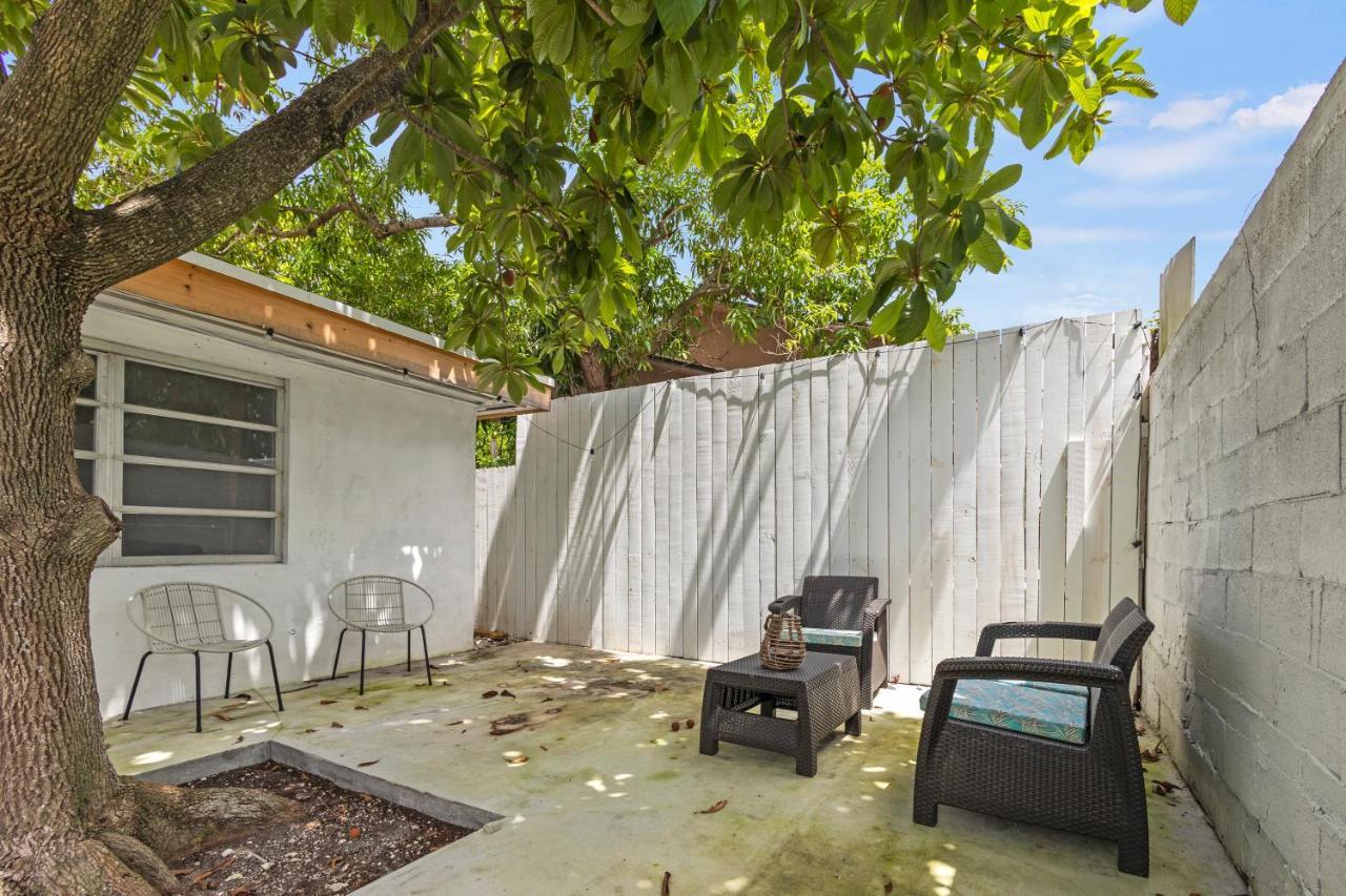 Intimate Casita Mia Minutes Away From Airport, Calle 8, Brickell, Coral Gables, The Beach And More! Miami Bagian luar foto