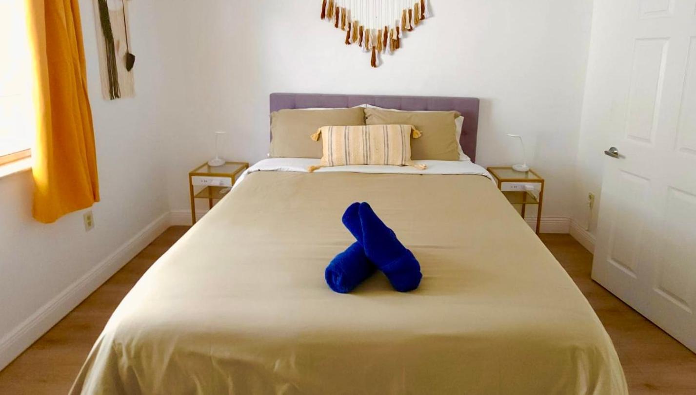 Intimate Casita Mia Minutes Away From Airport, Calle 8, Brickell, Coral Gables, The Beach And More! Miami Bagian luar foto