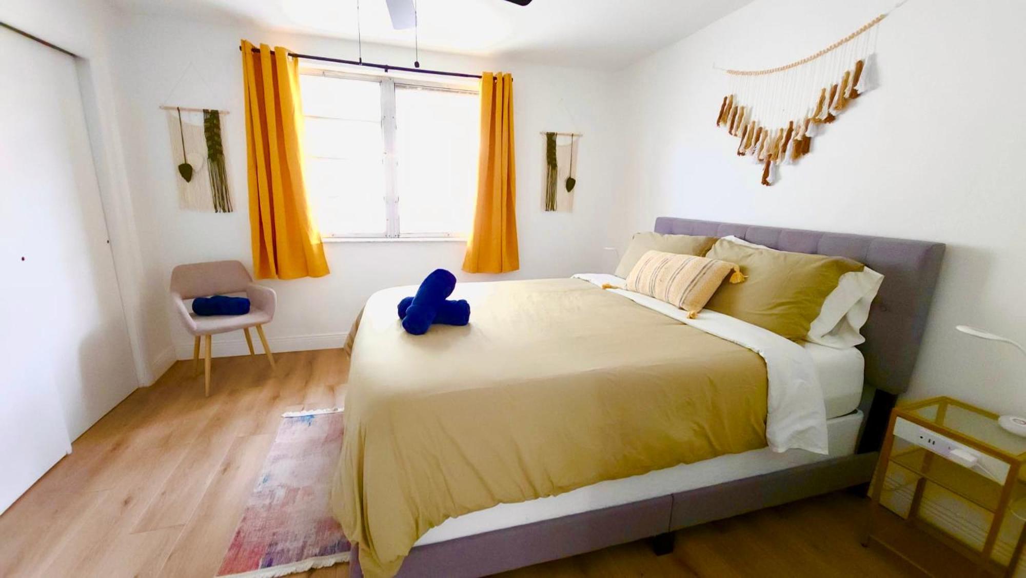Intimate Casita Mia Minutes Away From Airport, Calle 8, Brickell, Coral Gables, The Beach And More! Miami Bagian luar foto